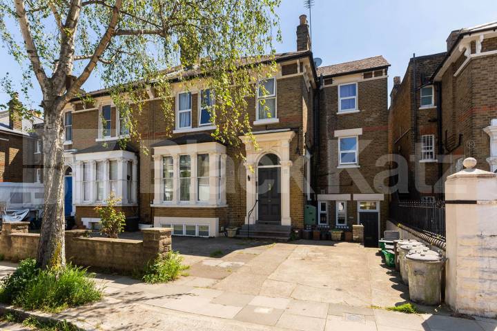 Very large one bedroom property with high ceilings located close to Tufnell Park Mercers Road, Tufnell Park 